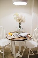 One&Lux Byron Suites