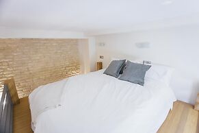 One&Lux Byron Suites