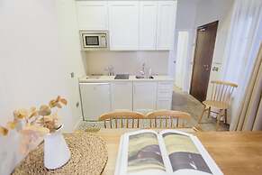 One&Lux Byron Suites