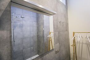 One&Lux Byron Suites