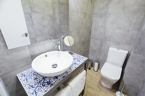 One&Lux Byron Suites