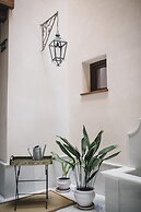 One&Lux Byron Suites