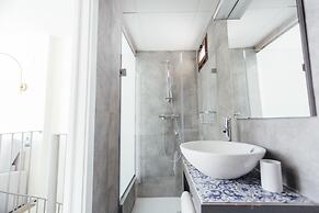 One&Lux Byron Suites