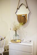 One&Lux Byron Suites