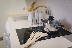 One&Lux Byron Suites