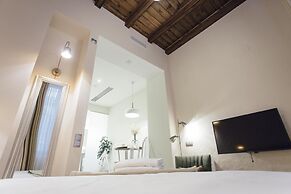 One&Lux Byron Suites