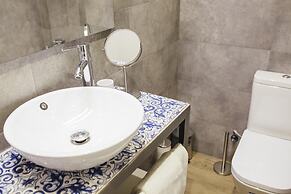 One&Lux Byron Suites