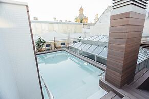 One&Lux Byron Suites