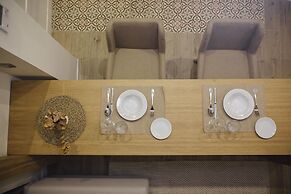 One&Lux Byron Suites