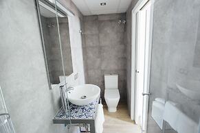 One&Lux Byron Suites