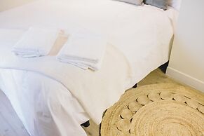 One&Lux Byron Suites
