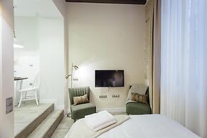 One&Lux Byron Suites