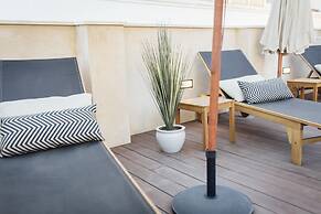 One&Lux Byron Suites