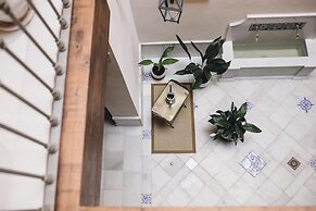 One&Lux Byron Suites