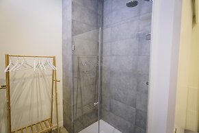 One&Lux Byron Suites