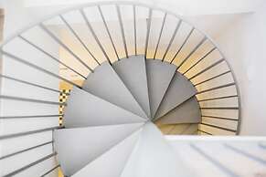 One&Lux Byron Suites