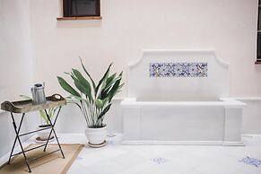 One&Lux Byron Suites