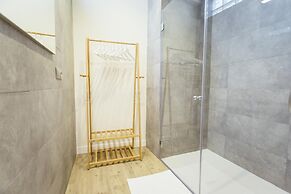 One&Lux Byron Suites