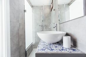 One&Lux Byron Suites