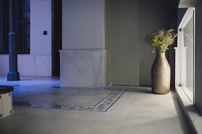 One&Lux Byron Suites