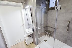 One&Lux Byron Suites