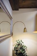 One&Lux Byron Suites