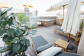 One&Lux Byron Suites