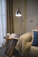 One&Lux Byron Suites