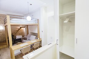 One&Lux Byron Suites