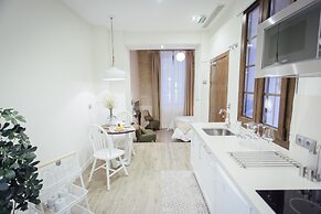 One&Lux Byron Suites
