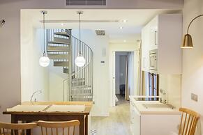 One&Lux Byron Suites