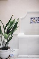 One&Lux Byron Suites