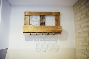 One&Lux Byron Suites