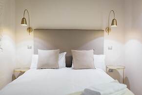 One&Lux Byron Suites