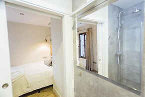 One&Lux Byron Suites