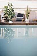 One&Lux Byron Suites