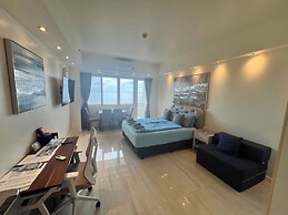 Spacious Oceanview Corner Suite Brand New
