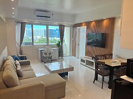 Spacious Oceanview Corner Suite Brand New