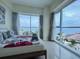 Spacious Oceanview Corner Suite Brand New
