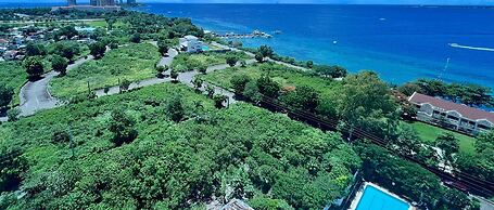 Spacious Oceanview Corner Suite Brand New