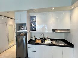 Spacious Oceanview Corner Suite Brand New
