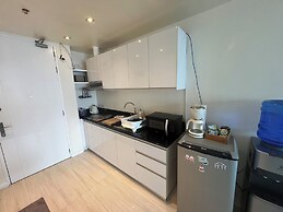 Spacious Oceanview Corner Suite Brand New
