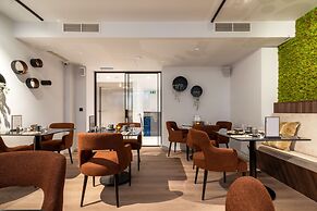 One Two Four Hotel & Spa