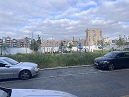 Lovely 1-bedroom With Private Balcony Near Barking