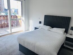 Lovely 1-bedroom With Private Balcony Near Barking