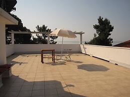 Seaview Flat With Unforgettable Terrace