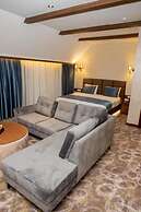 MandarinnART Hotel