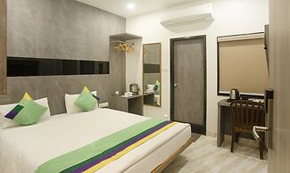 Treebo Urban, 1 Km From Railway Station