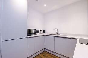 Impeccable 2-bed Apartment in Salford