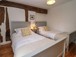 1 Whitehouse Cottages